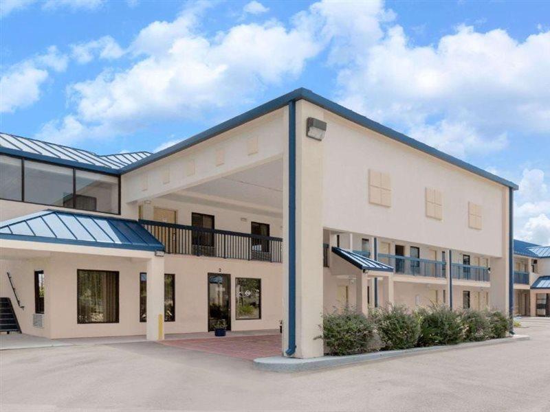 Super 8 By Wyndham Hattiesburg South Exterior foto